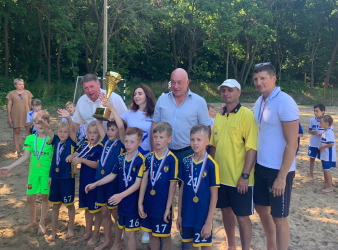 Депутаты поздравили победителей турнира по пляжному футболу